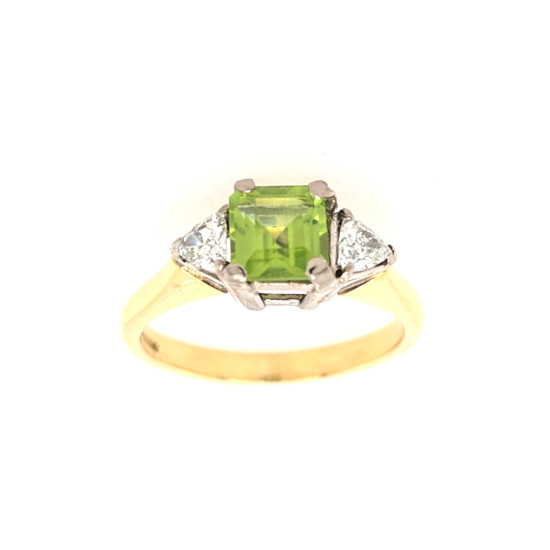 Pre Owned 18ct Peridot and Diamond Ring ZV892 Pre Owned 18ct Peridot and Diamond Ring ZV892